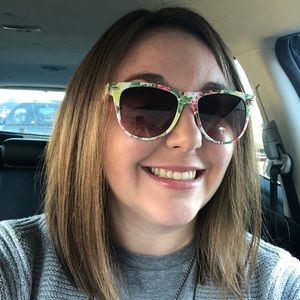 Meet your Posher, Carly